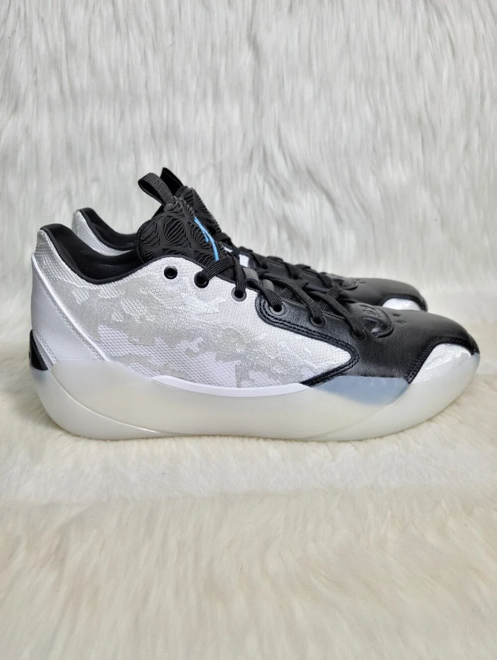 Nike Jordan 39 Croix White Black Blue Men 9.5 NEW